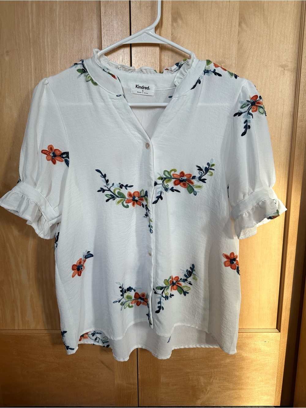 Kindred White Floral Embroidered Short-Sleeve Blouse